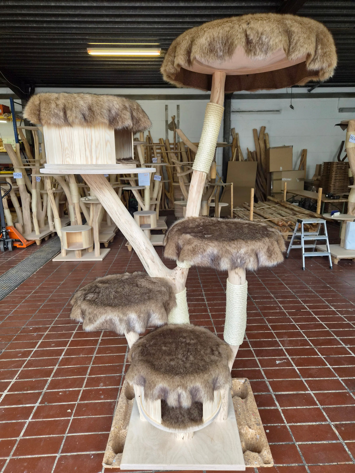 RESERVIERT - Naturkratzbaum KA084 Kratzbaum Natur Holz Design 182 cm hoch Katzenbaum