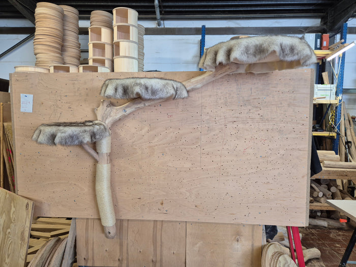 RESERVIERT - Wandkratzbaum KA077 Naturkratzbaum 177 cm Länge Kratzbaum Natur Holz Design