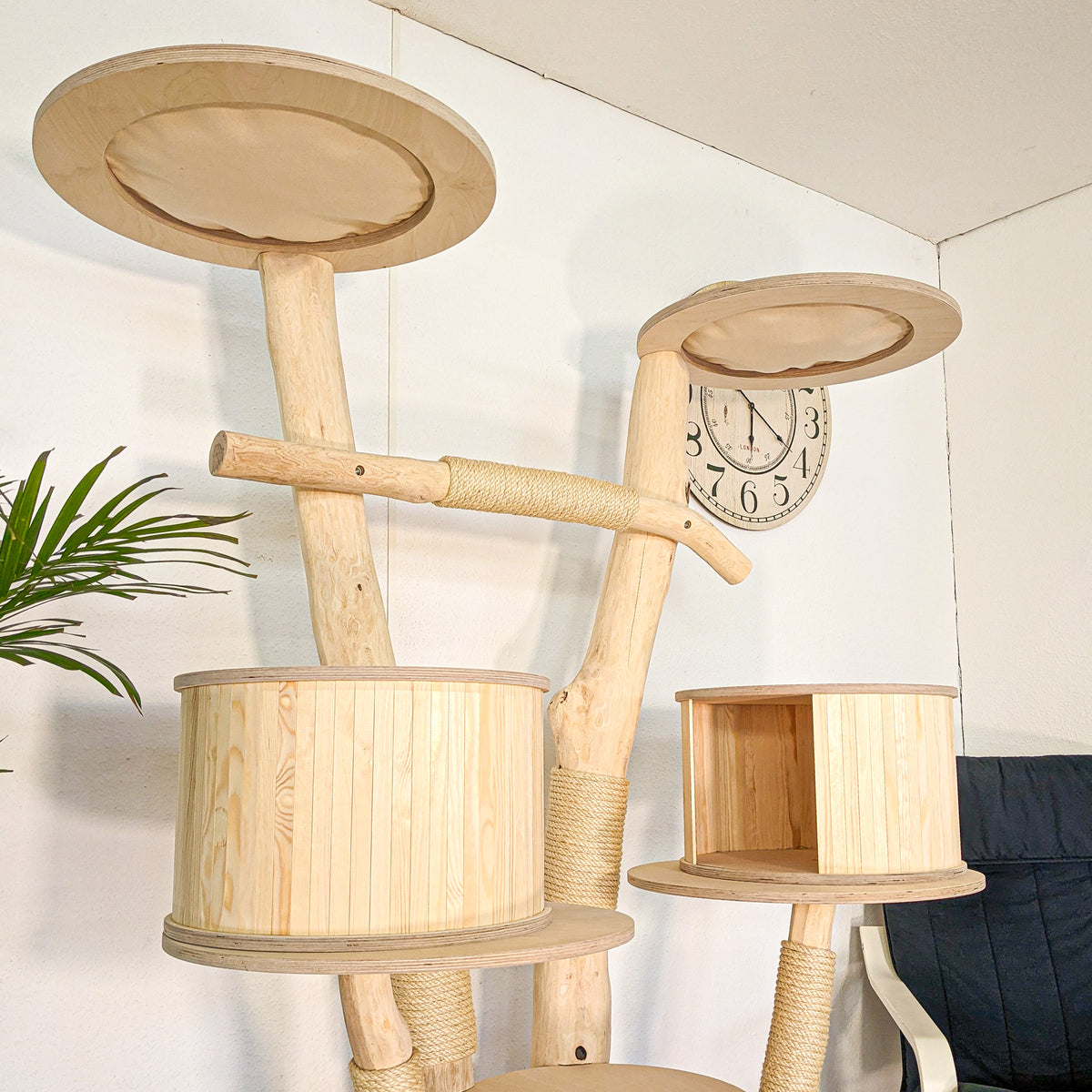 Naturkratzbaum 4618 Kratzbaum Natur Holz Design 180 cm hoch Katzenbaum